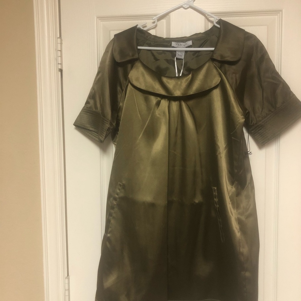 Box dress w/pockets.